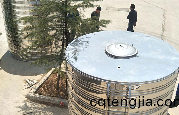 圓柱(zhu)形不(bu)鏽(xiu)鋼(gang)水(shui)箱(xiang)
