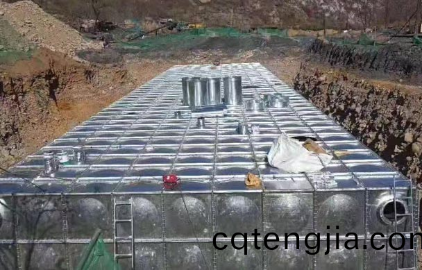 玻(bo)瓈(li)鋼水(shui)箱(xiang)