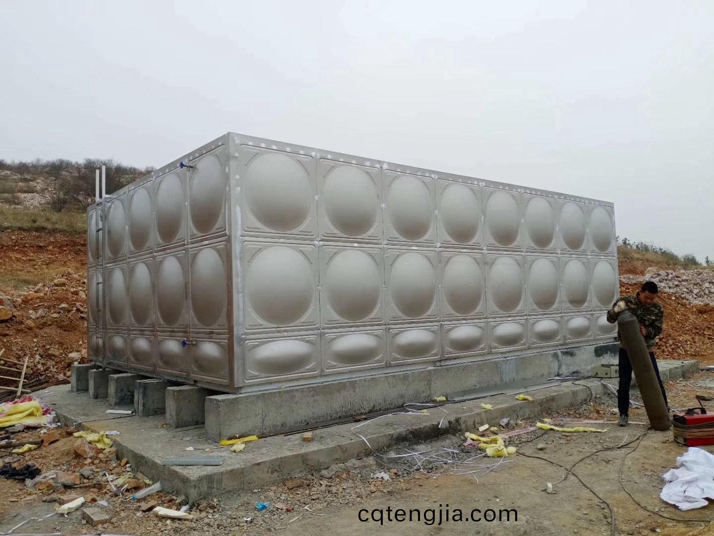 不鏽鋼(gang)水(shui)箱