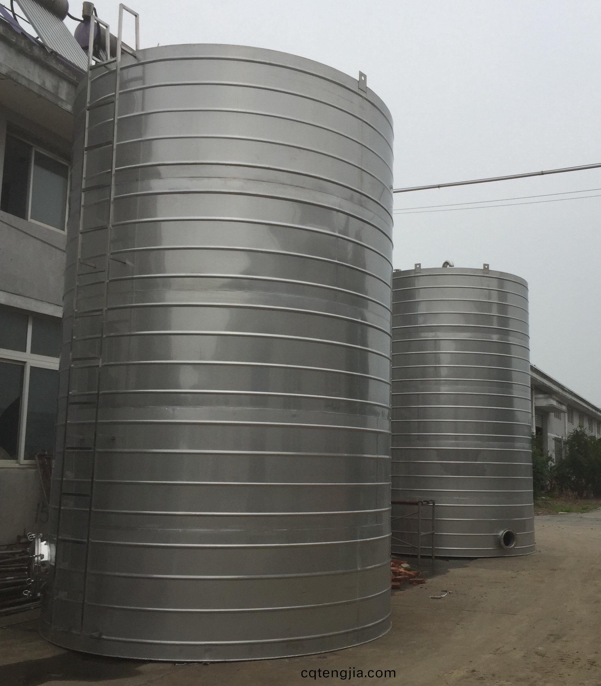 圓柱形不(bu)鏽(xiu)鋼水(shui)箱