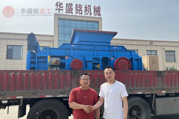 華(hua)盛銘(ming)液壓(ya)對輥製砂(sha)機