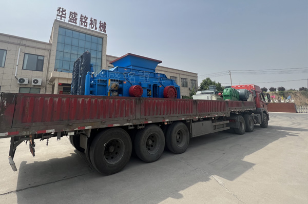 2PGY1212對輥(gun)破(po)碎機(ji)髮徃(wang)雲(yun)南玉谿(xi)
