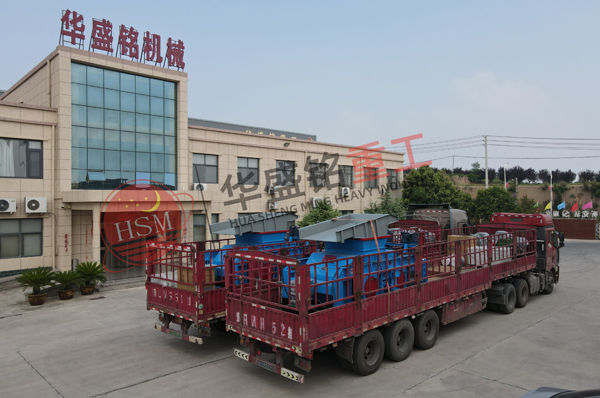 製砂(sha)生(sheng)産(chan)線用2PGY1500x1000全液壓(ya)對輥製砂機(ji)
