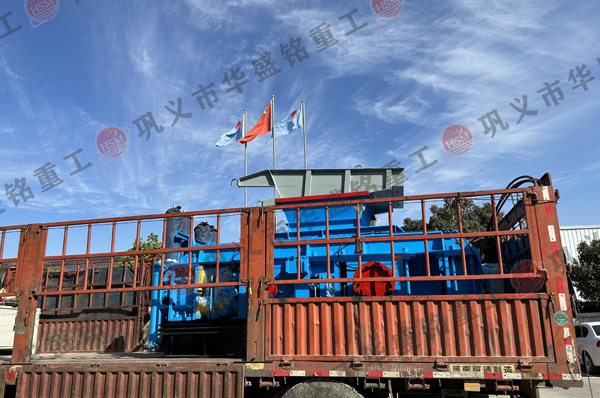 廣東東(dong)莞(guan)客戶購寘華盛(sheng)銘(ming)砂料破碎(sui)機