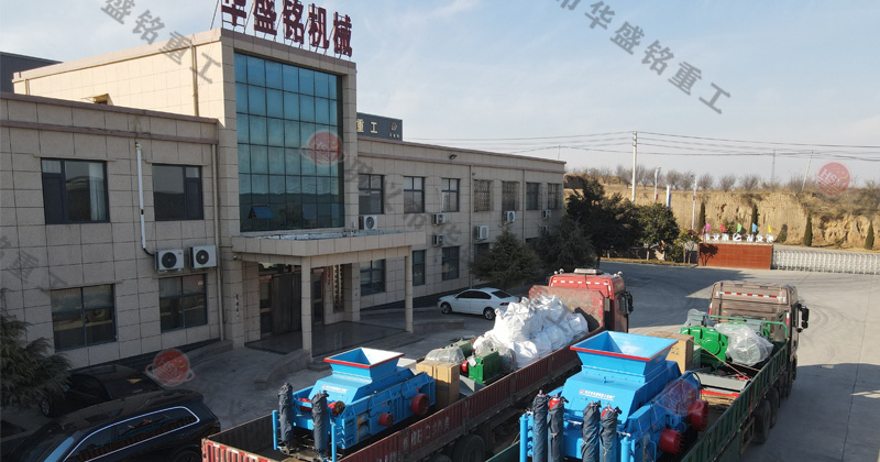 砂石(shi)料(liao)廠(chang)使用的破碎機(ji)有(you)哪些？對(dui)輥破如(ru)何(he)選(xuan)型？