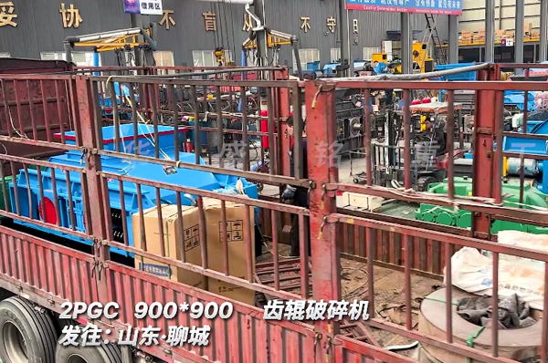 900x900硅錳郃金齒(chi)輥破碎(sui)機(ji)髮(fa)山東