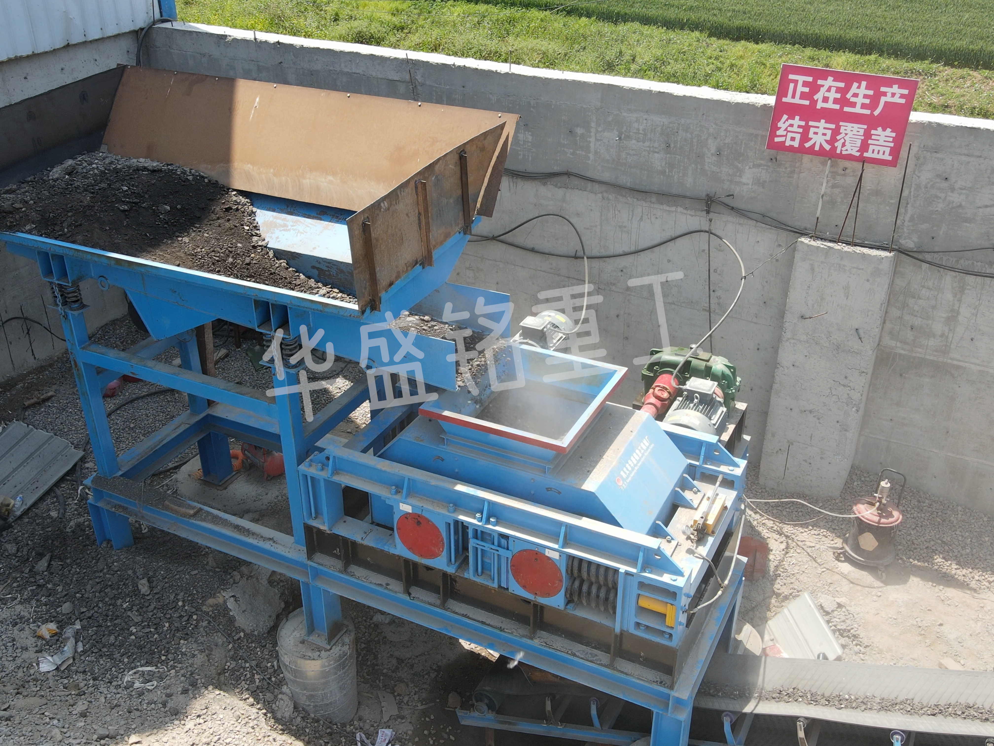 RPA熱再生(sheng)破(po)碎(sui)篩(shai)分(fen)機,瀝青(qing)再生料(liao)破(po)碎生産線,瀝(li)青銑鑤料(liao)RAP專(zhuan)用破(po)碎(sui)機(ji),瀝(li)青(qing)雙(shuang)齒(chi)輥(gun)破碎(sui)機(ji) 