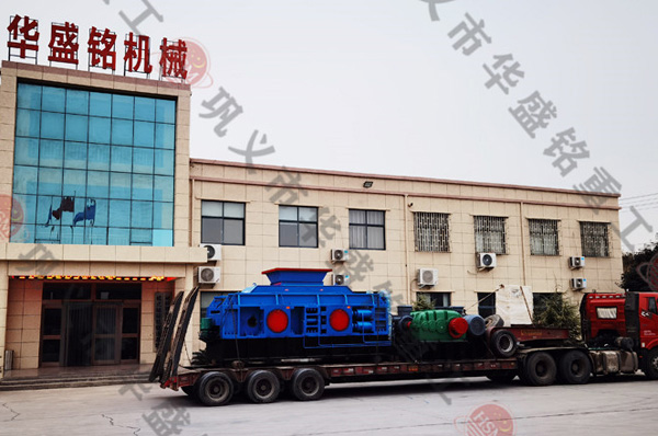 2PGY1212液(ye)壓(ya)對(dui)輥製砂機(ji)髮(fa)徃(wang)湖(hu)南(nan)醴陵(ling)