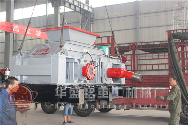 雙(shuang)齒(chi)輥(gun)破(po)碎(sui)機(ji)現場(chang)圖(tu)