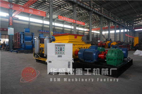雙(shuang)齒(chi)輥(gun)破(po)碎(sui)機(ji)圖(tu)片(pian)