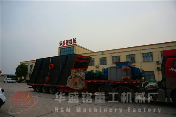 對(dui)輥(gun)破(po)碎機(ji)髮貨(huo)圖片