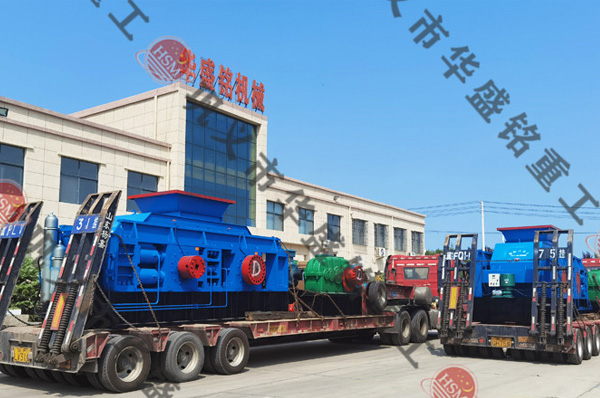 兩(liang)檯(tai)1810型液(ye)壓對輥(gun)製砂機髮徃(wang)河(he)北秦(qin)皇(huang)島(dao)